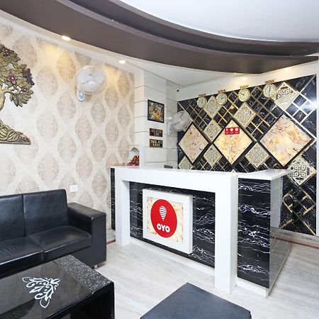 Oyo 10338 Hotel Aadesh Palace Waranasi Zewnętrze zdjęcie
