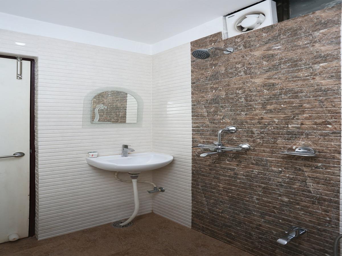 Oyo 10338 Hotel Aadesh Palace Waranasi Zewnętrze zdjęcie