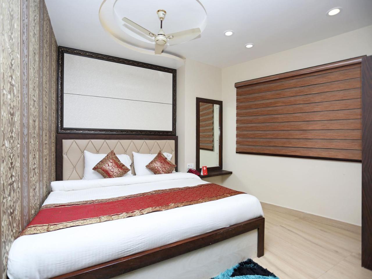 Oyo 10338 Hotel Aadesh Palace Waranasi Zewnętrze zdjęcie