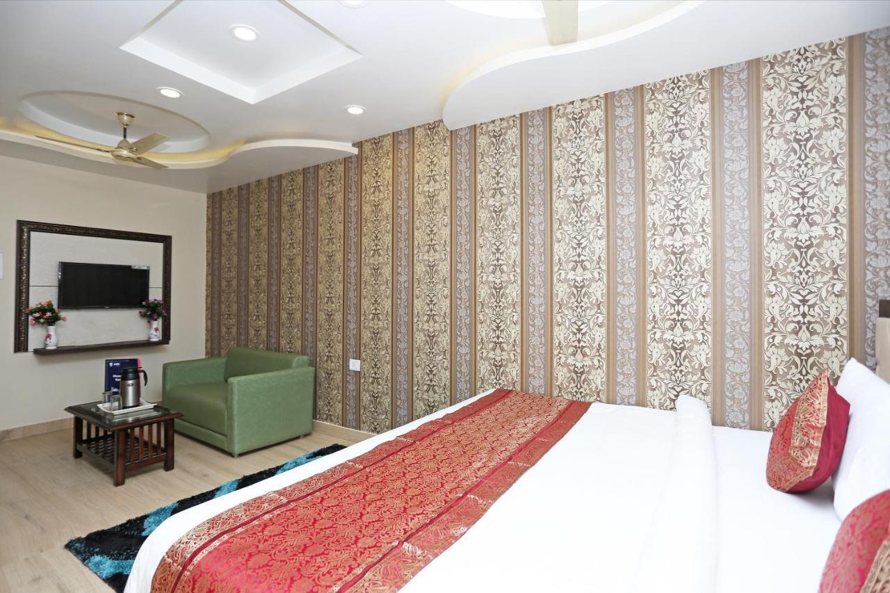 Oyo 10338 Hotel Aadesh Palace Waranasi Zewnętrze zdjęcie