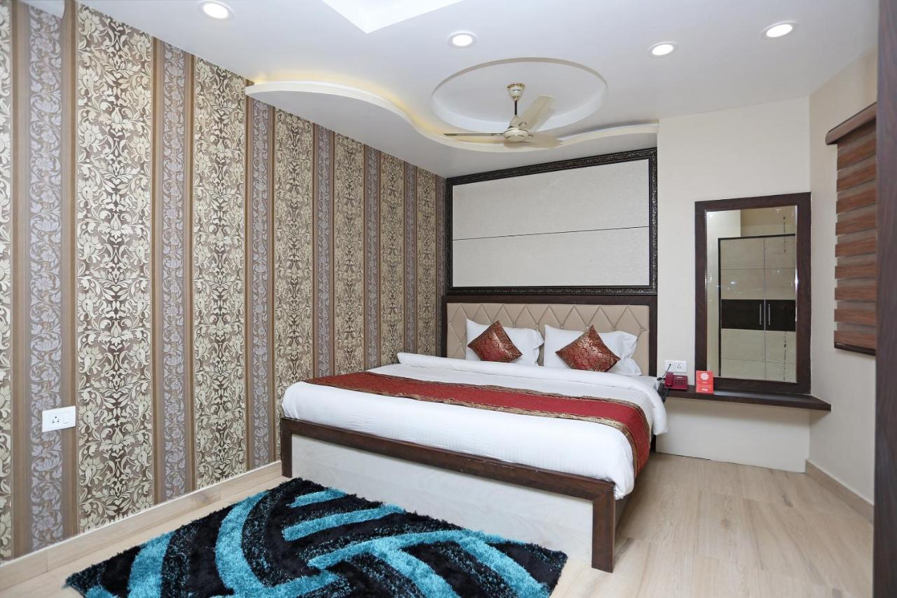 Oyo 10338 Hotel Aadesh Palace Waranasi Zewnętrze zdjęcie