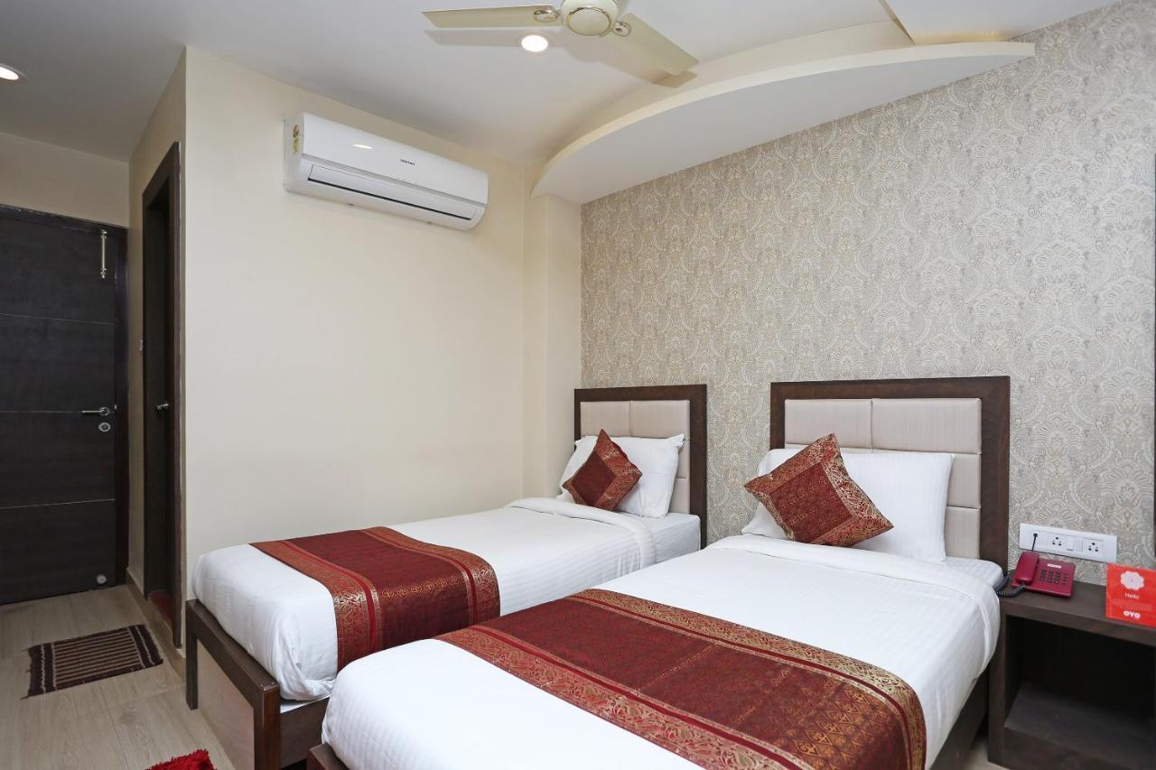 Oyo 10338 Hotel Aadesh Palace Waranasi Zewnętrze zdjęcie