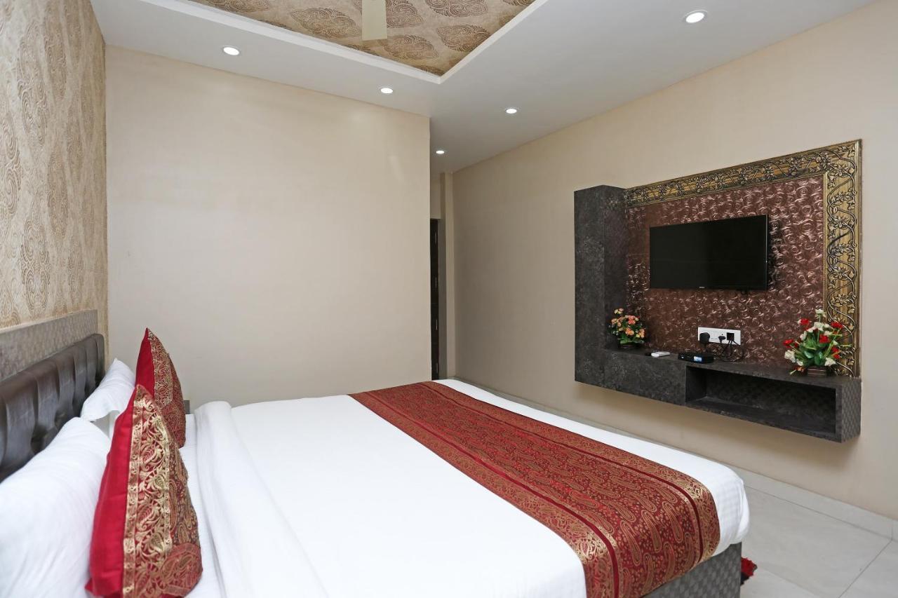 Oyo 10338 Hotel Aadesh Palace Waranasi Zewnętrze zdjęcie